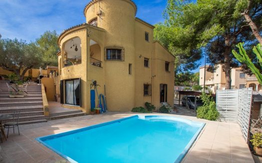Villa for sale in Villamartin