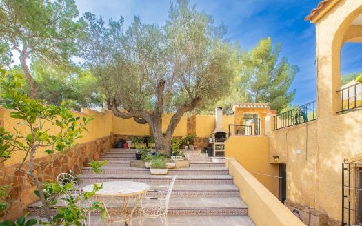 Villa for sale in Villamartin