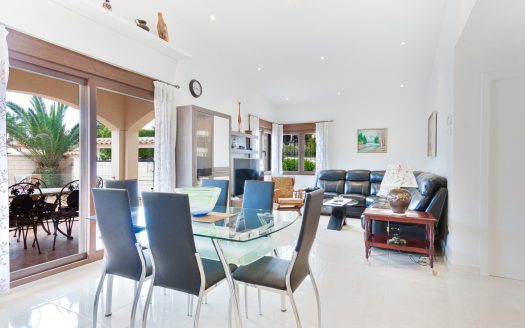 Villa for sale in Punta Prima