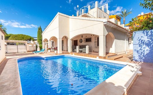 Villa for sale in Punta Prima
