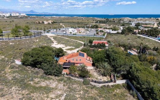 Villa for sale in El Altet