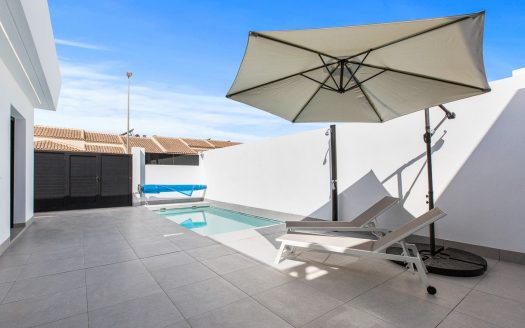 Villa for sale in Roldan