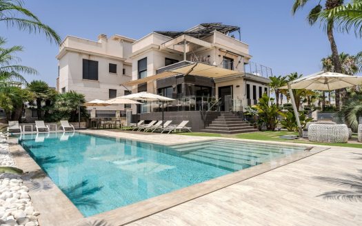 Villa for sale in Orihuela Costa