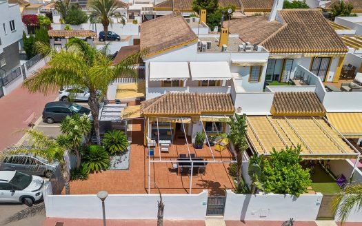 Villa / Semi-detached for sale in Torre de La Horadada