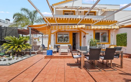 Villa / Semi-detached for sale in Torre de La Horadada