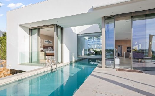 Villa for sale in Las Colinas Golf and Country Club