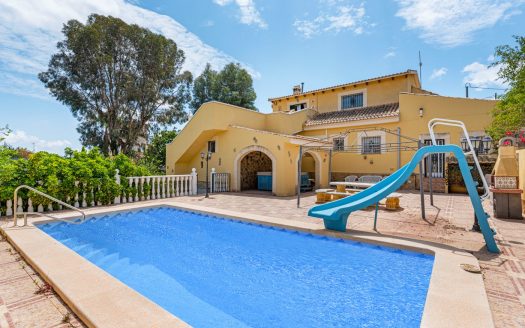 Villa for sale in Jacarilla
