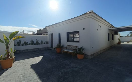 Villa for sale in El Chaparral