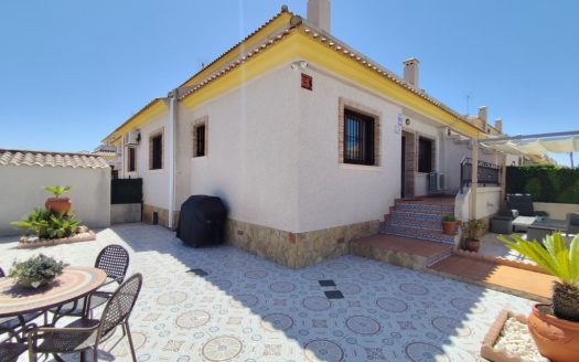 Villa for sale in Villamartin
