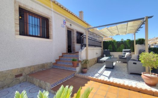 Villa for sale in Villamartin