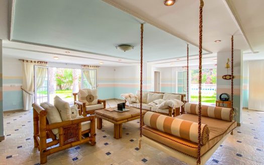 Villa for sale in Villamartin
