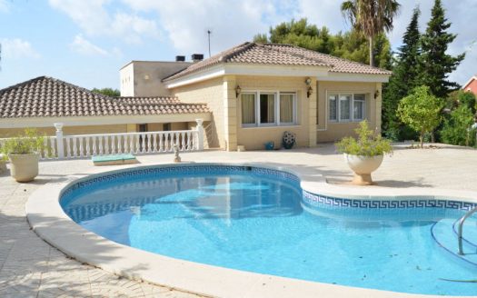 Villa for sale in Dehesa de Campoamor