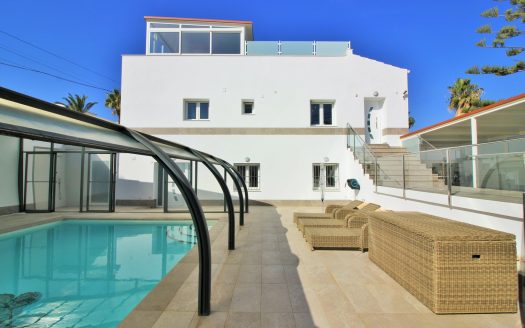 Villa for sale in Villamartin