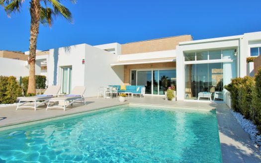 Villa for sale in Algorfa