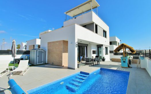 Villa for sale in Villamartin