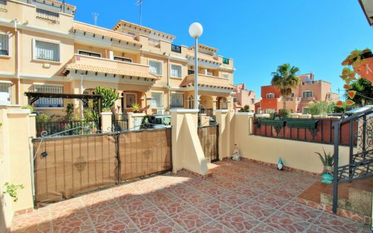 Townhouse for sale in Villamartin