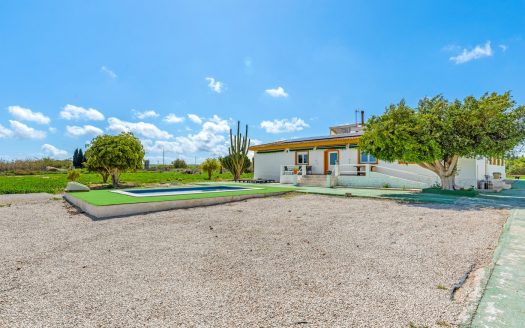 Villa for sale in Los Montesinos