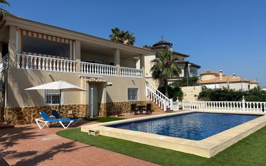 Villa for sale in Algorfa