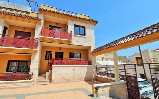 Townhouse for sale in Los Desamparados