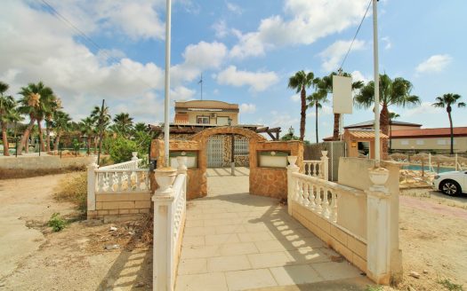 Commercial for sale in Villamartin