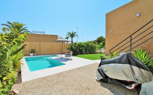 Villa for sale in La Zenia
