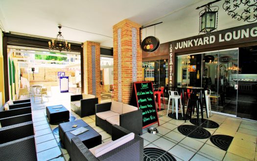 Commercial for sale in Villamartin