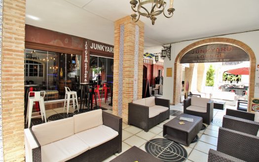 Commercial for sale in Villamartin