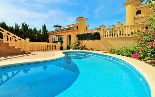 Villa for sale in Villamartin