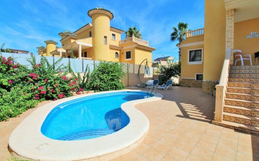 Villa for sale in Villamartin