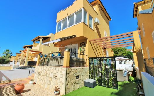 Villa for sale in Villamartin