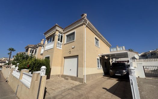 Villa for sale in Villamartin