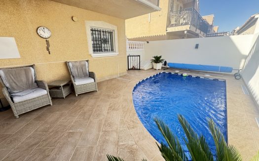 Villa for sale in Villamartin