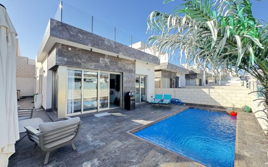 Villa for sale in Villamartin