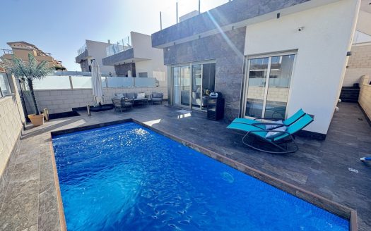 Villa for sale in Villamartin