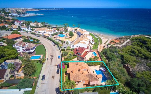 Villa for sale in Campoamor