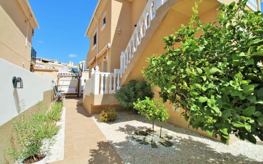 Villa for sale in Villamartin