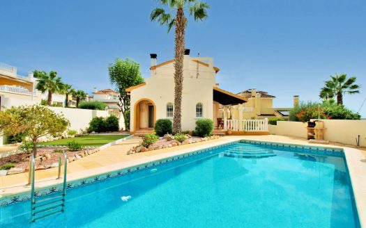 Villa for sale in Villamartin