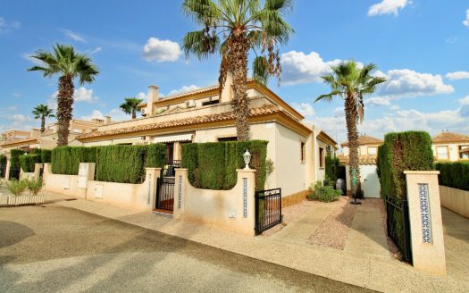 Townhouse for sale in Villamartin