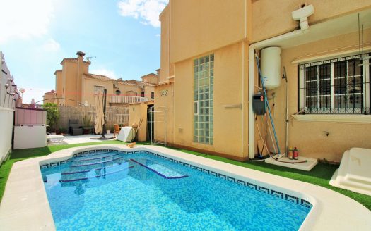 Townhouse for sale in Villamartin