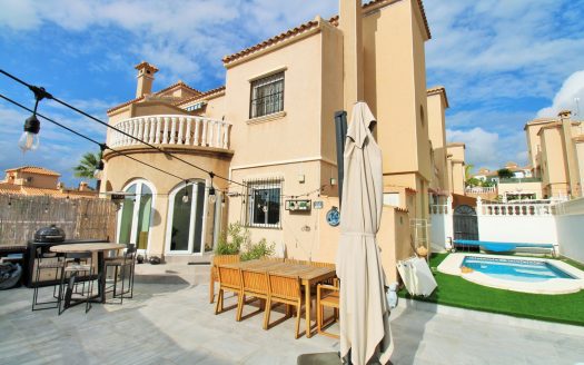 Townhouse for sale in Villamartin