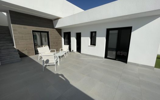 Bungalow for sale in Roldan