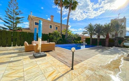 Villa for sale in Torrevieja