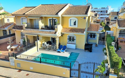 Villa for sale in Villamartin