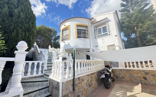 Villa for sale in Villamartin
