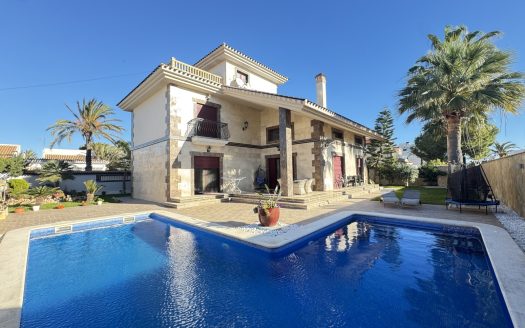 Villa for sale in Cabo Roig