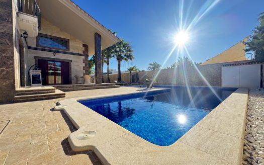 Villa for sale in Cabo Roig