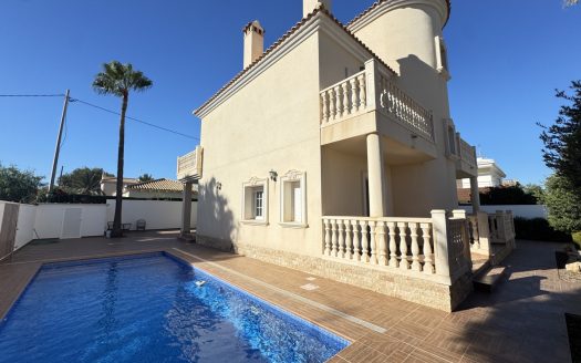 Villa for sale in Cabo Roig