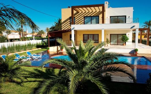 Villa for sale in Cabo Roig
