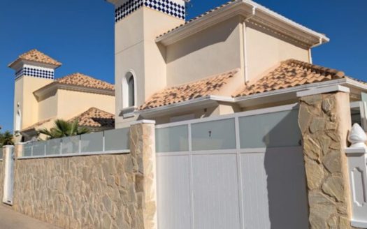 Villa for sale in Villamartin
