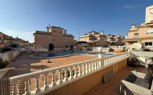 Semi-detached house with communal pool in Torre de la Horadada.